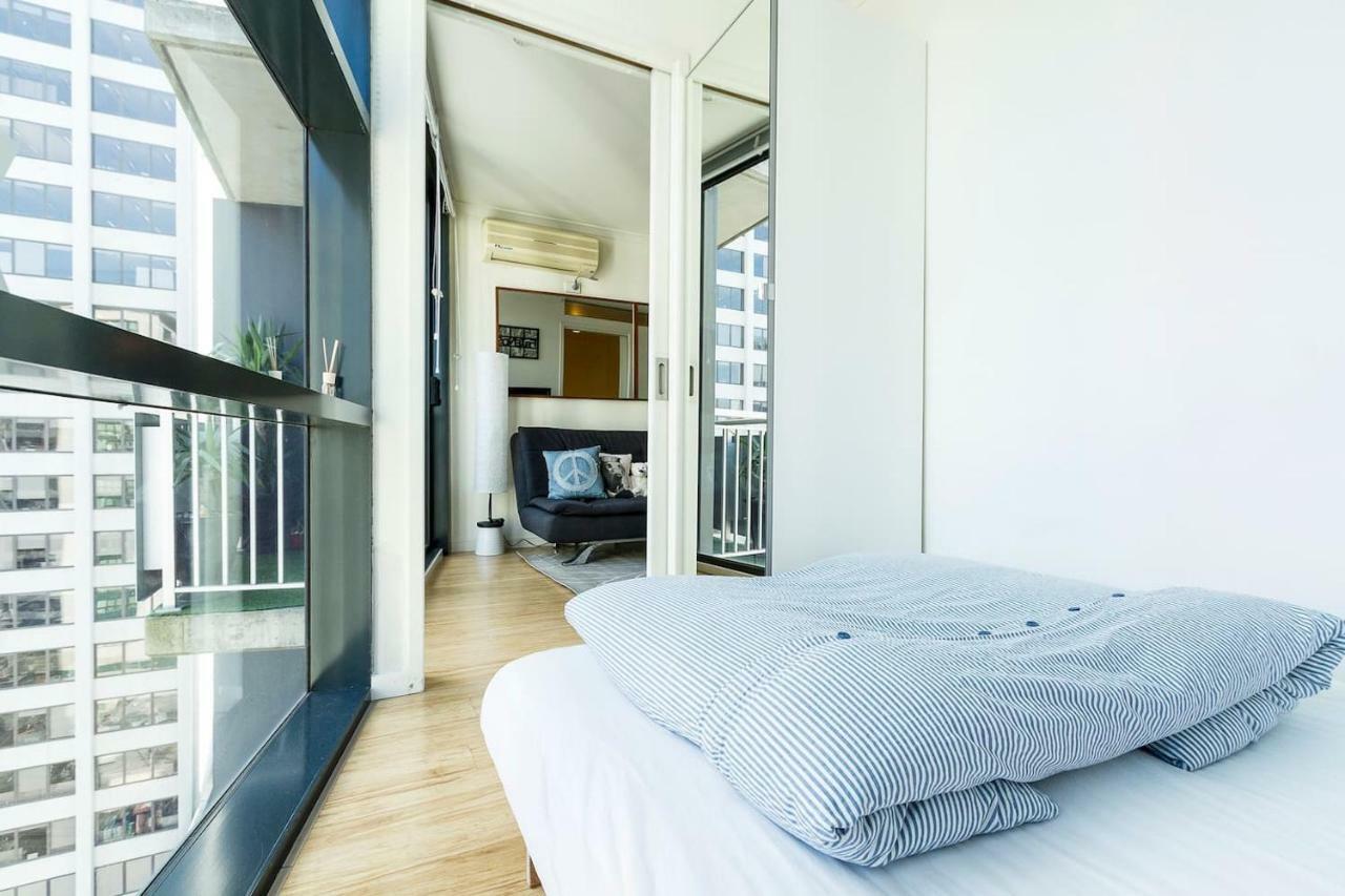 Cbd Fully Furnished 2 Bedroom With Balcony *