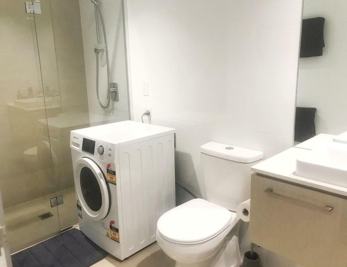 Large 2b2b Near Southern Cross Freeparking Gym Pool Apartment *