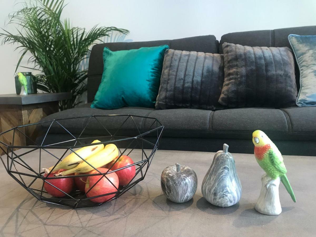 Apartment Large 2b2b Near Southern Cross Freeparking Gym Pool Melbourne