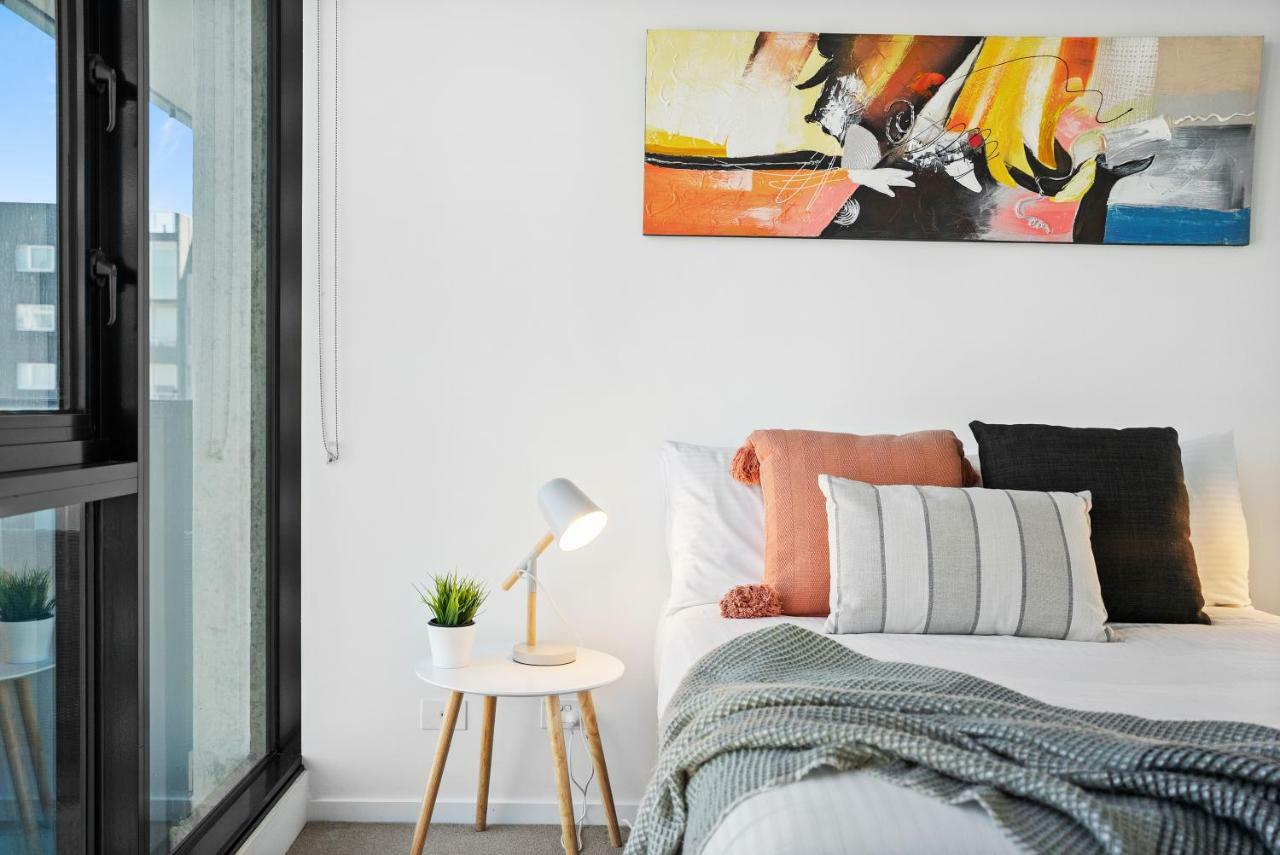 Complete Host Tiara Melbourne