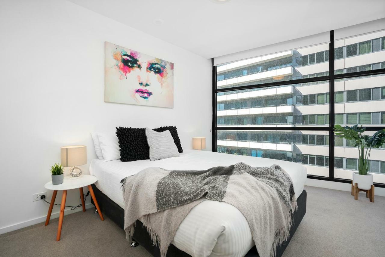 Complete Host Tiara Melbourne