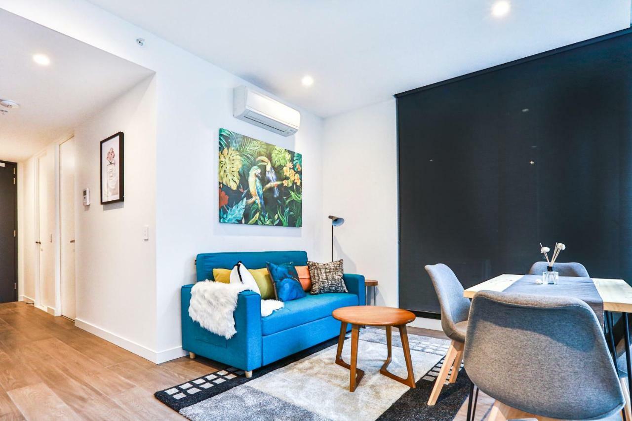 Conservatory Apt In The Heart Of Cbd With Pool And Gym Melbourne