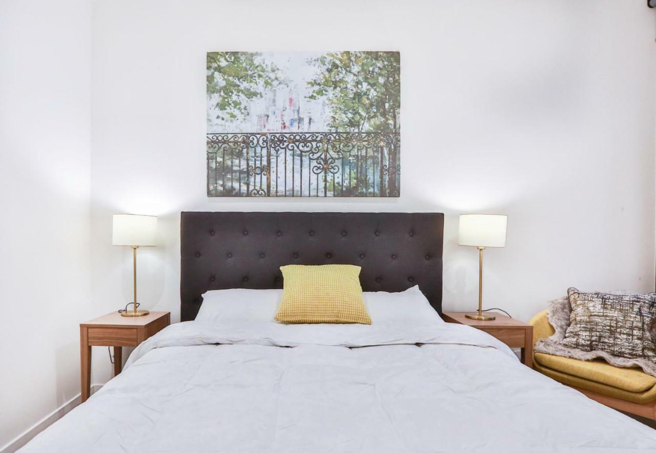 Apartment Conservatory Apt In The Heart Of Cbd With Pool And Gym