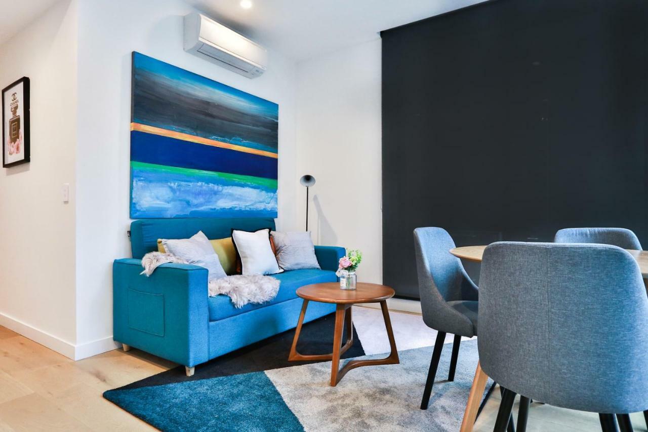 Conservatory Apt In The Heart Of Cbd With Pool And Gym Apartment Melbourne