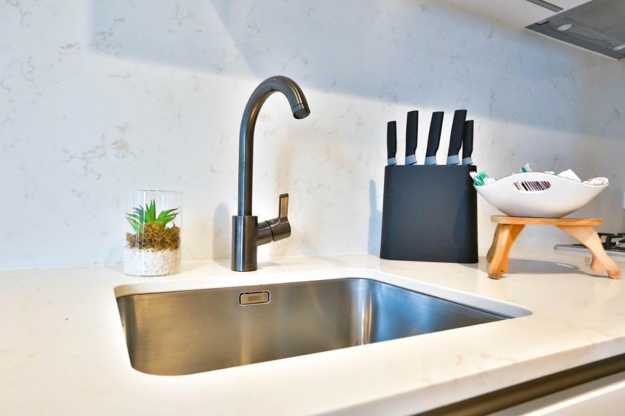 Conservatory Apt In The Heart Of Cbd With Pool And Gym Apartment *