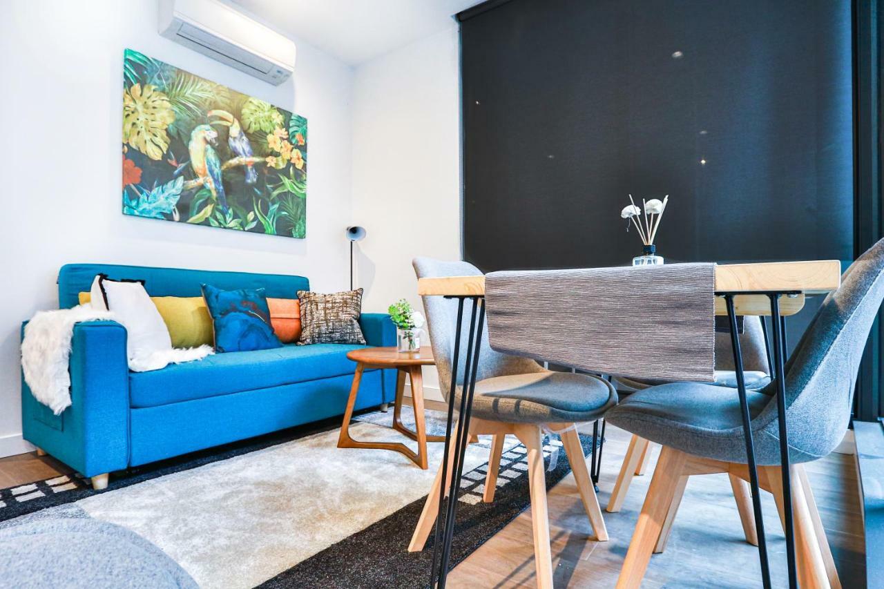Conservatory Apt In The Heart Of Cbd With Pool And Gym Melbourne