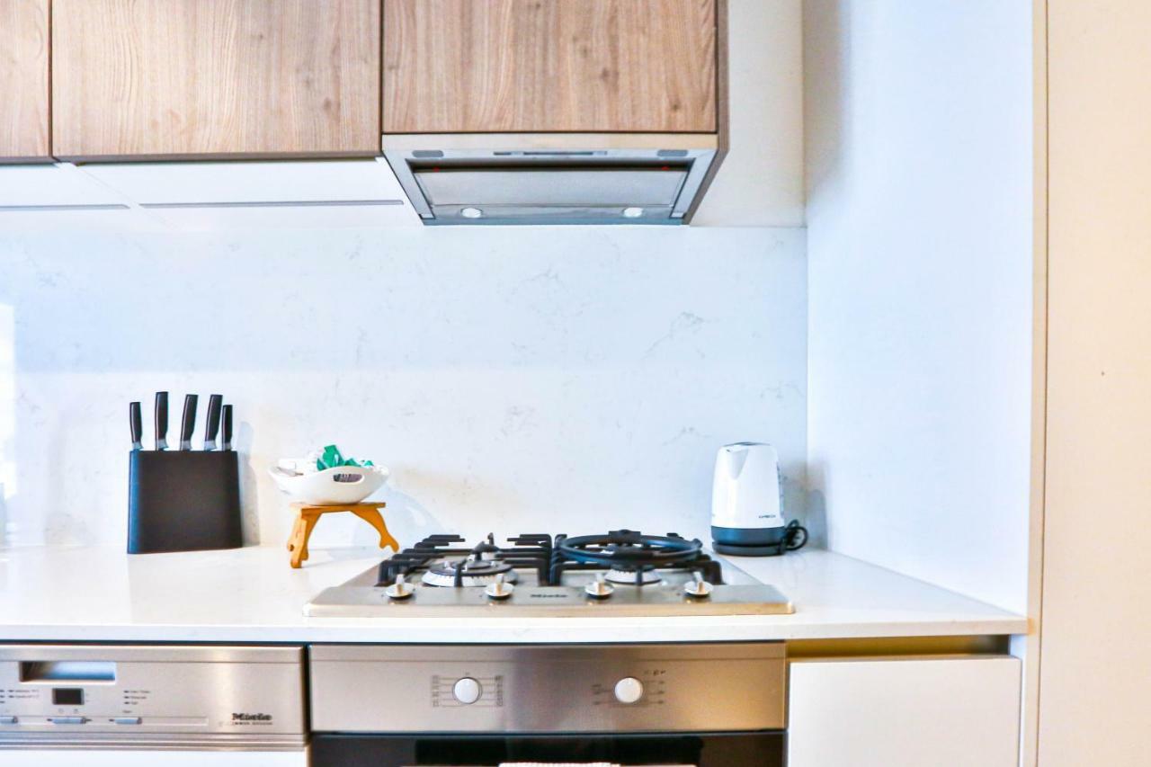 Conservatory Apt In The Heart Of Cbd With Pool And Gym * Melbourne