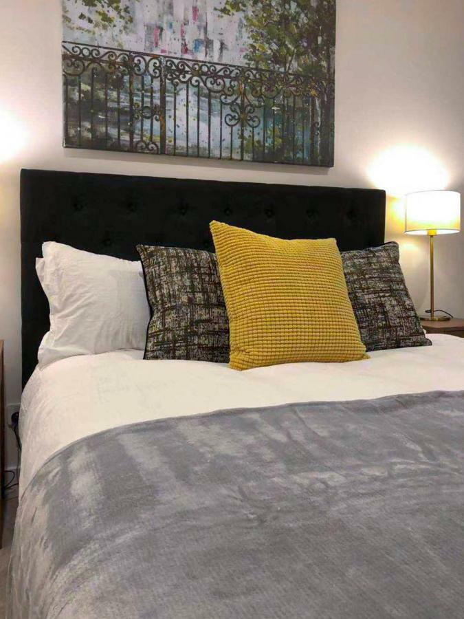 Conservatory Apt In The Heart Of Cbd With Pool And Gym