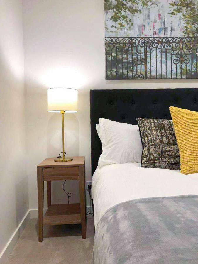 Apartment Conservatory Apt In The Heart Of Cbd With Pool And Gym *