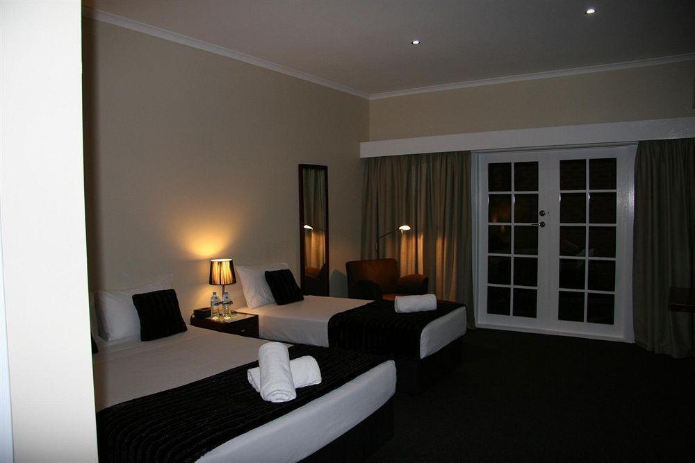 Hotel Quality Airport 3*