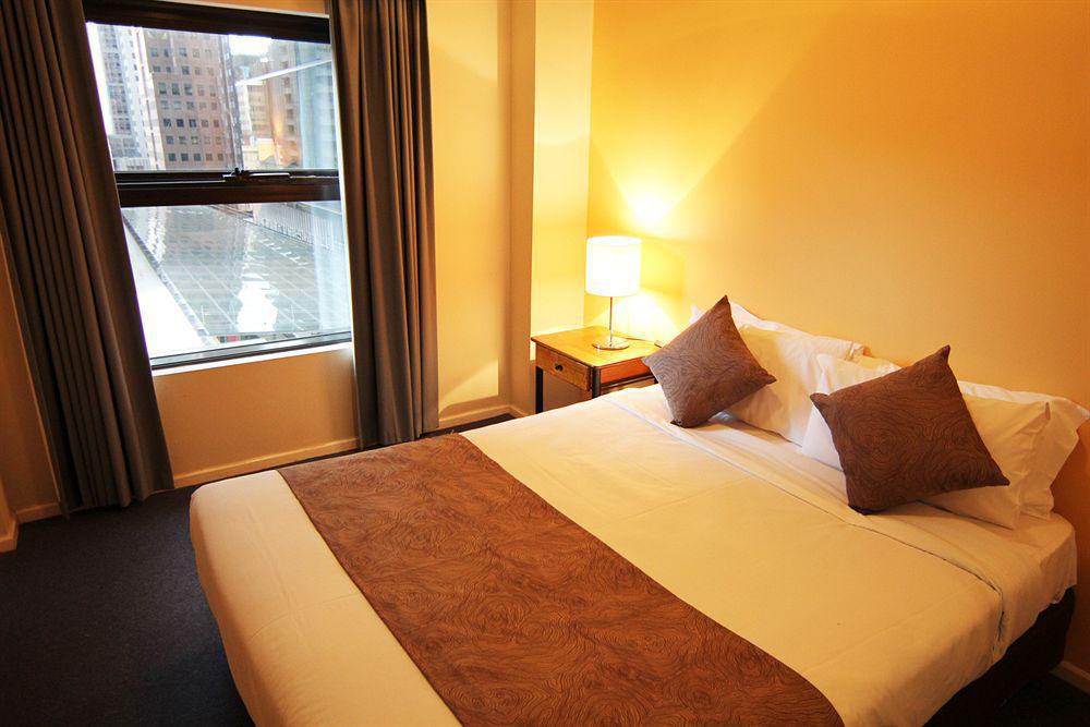 Paramount 4*