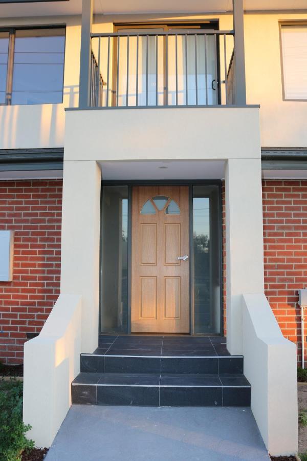 Silver House - Airport Guest house