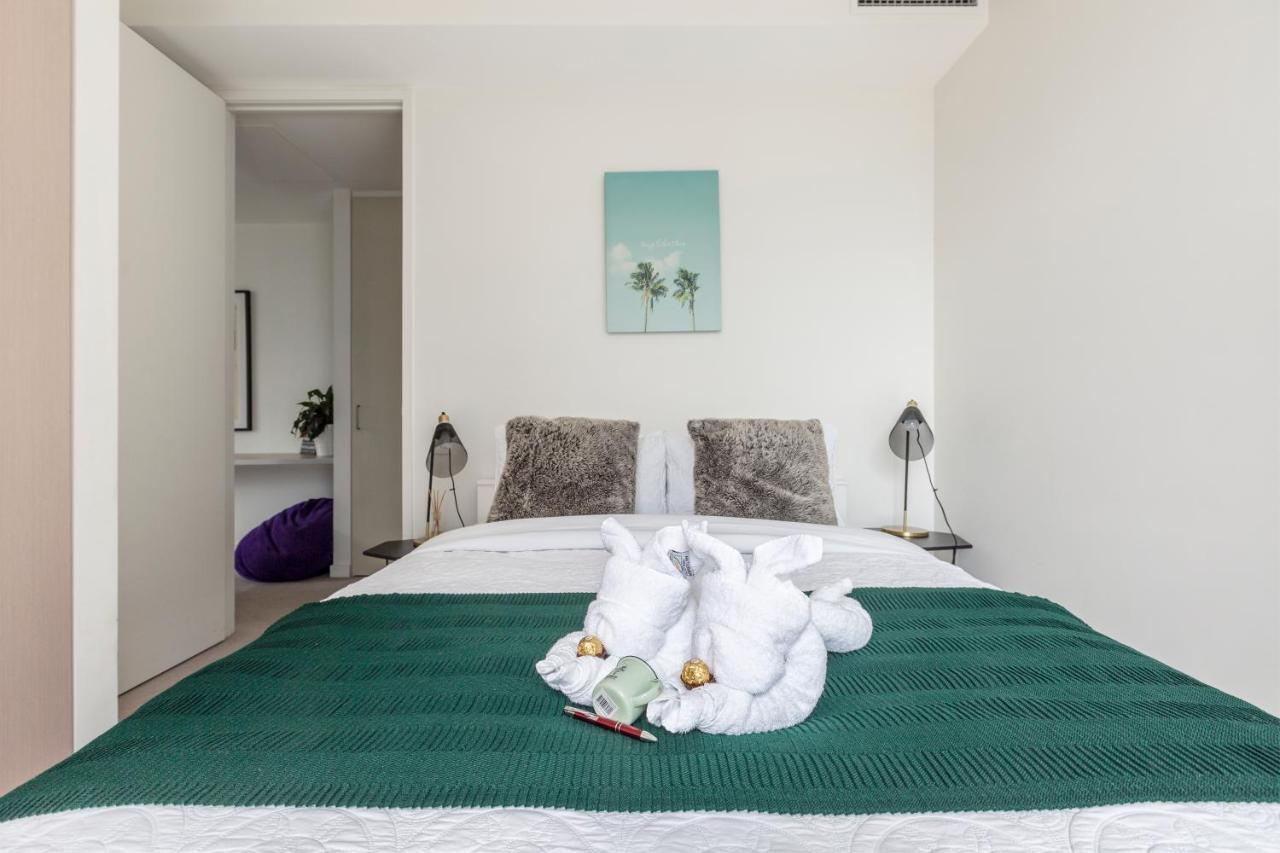 Apartment Light, Airy, Spacious Queens Road Melbourne