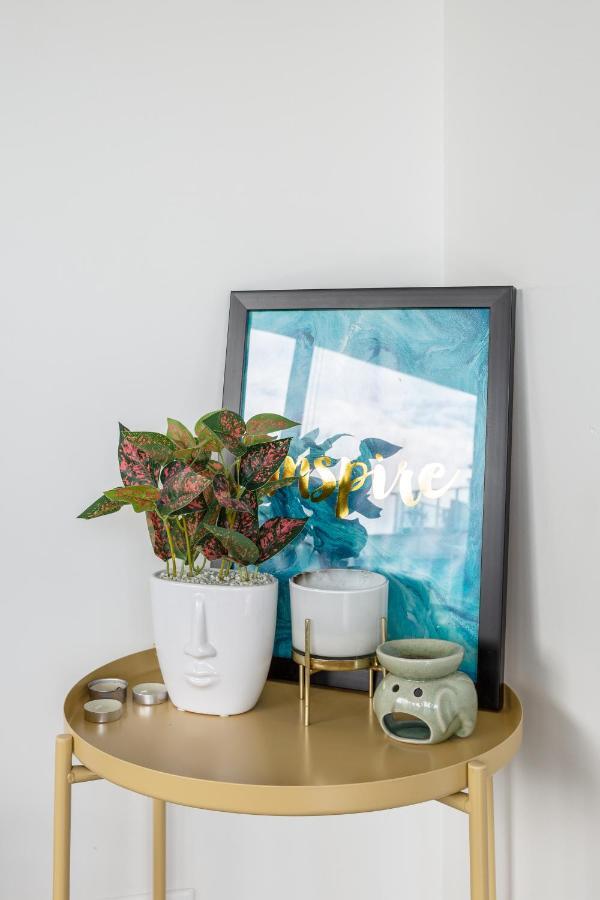 Apartment Light, Airy, Spacious Queens Road Melbourne