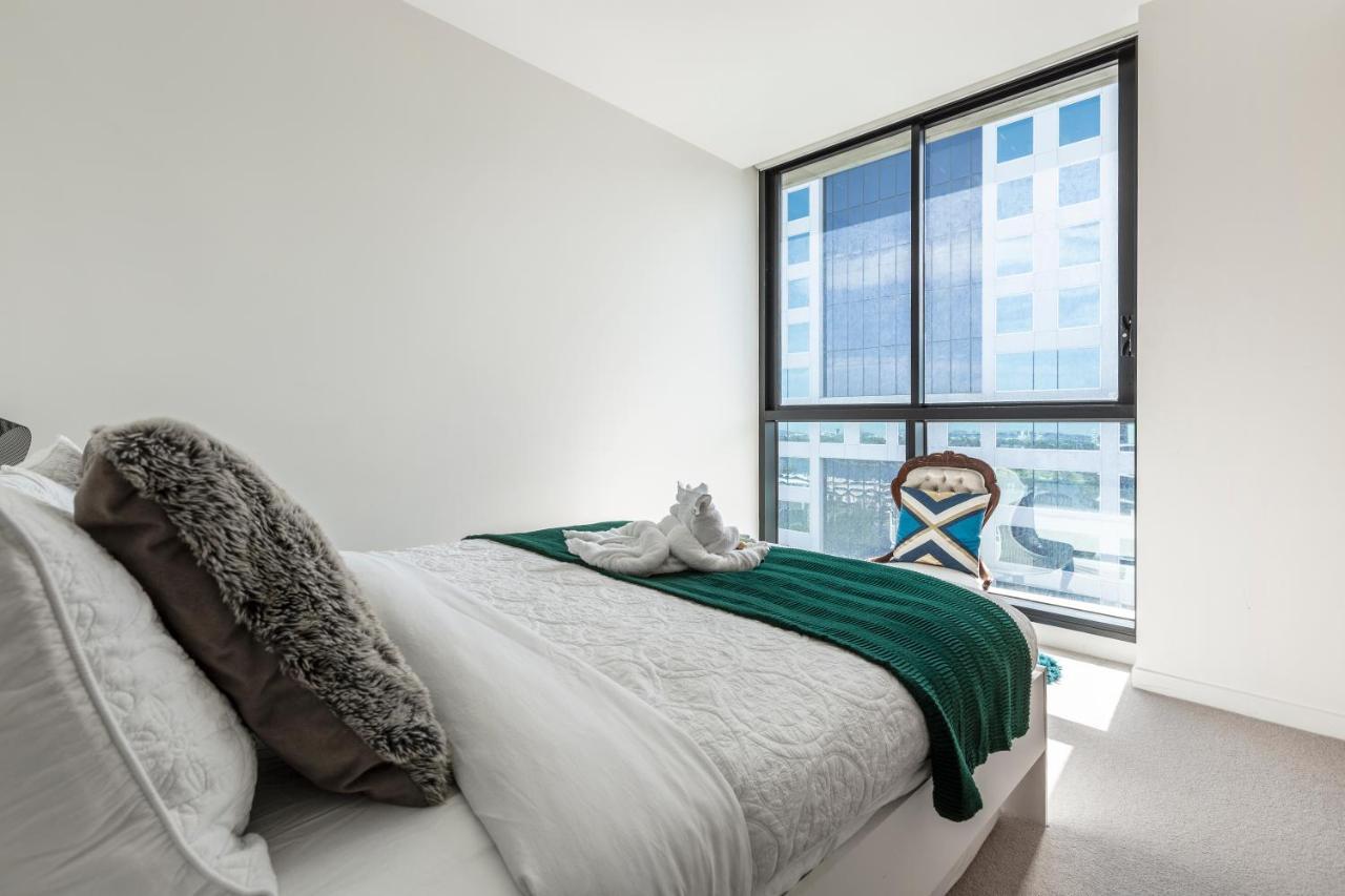 Light, Airy, Spacious Queens Road Apartment