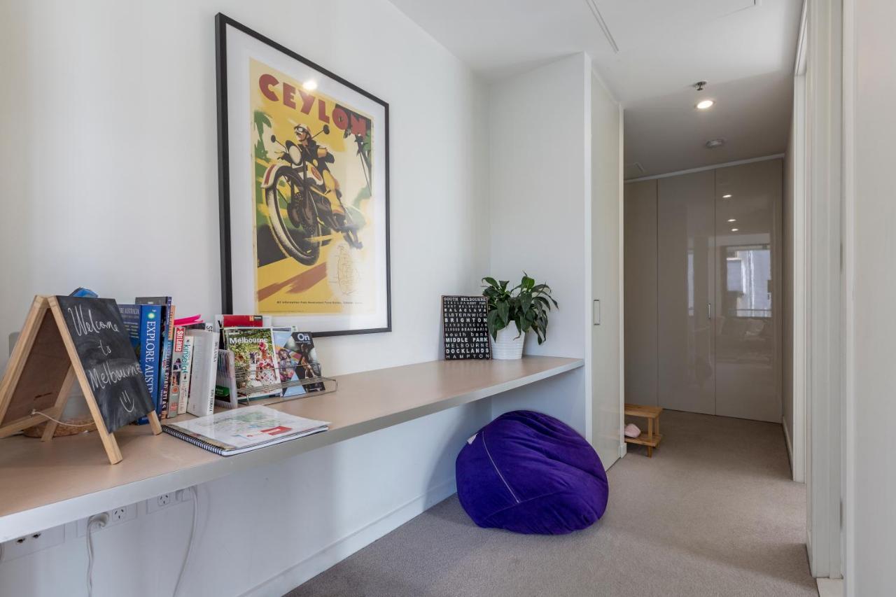 Apartment Light, Airy, Spacious Queens Road Melbourne