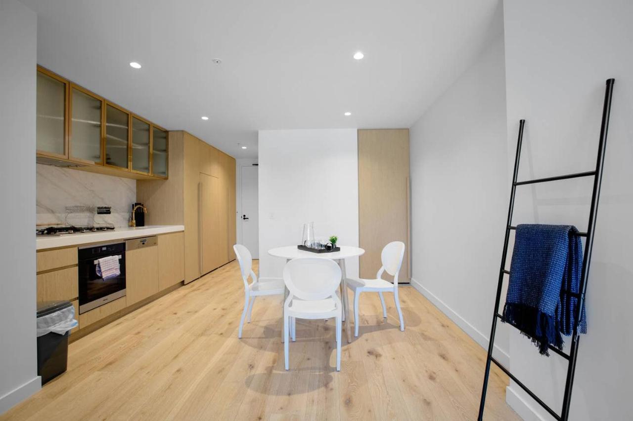 Warm Nest Location@collins * Melbourne
