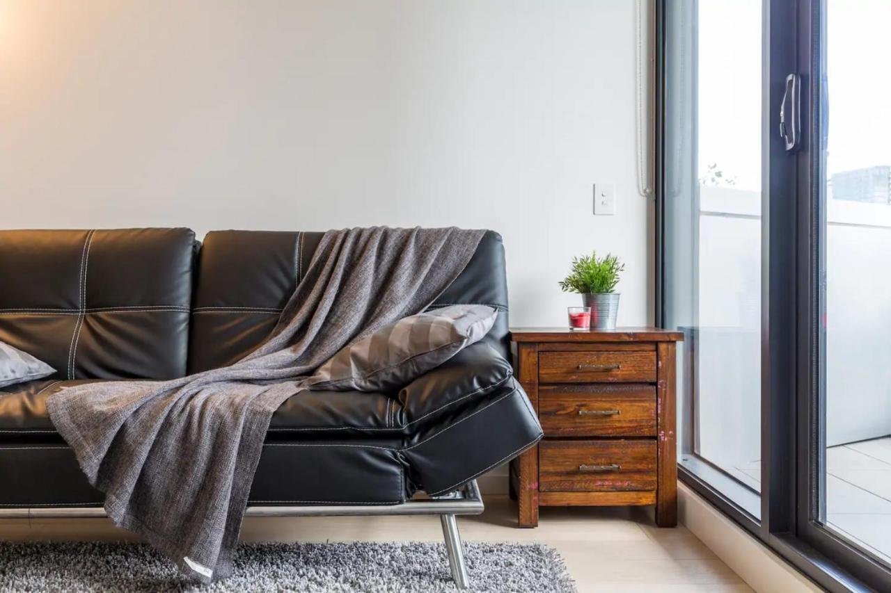 Modern 1 Bedroom In Tranquil Parklands Apartment *