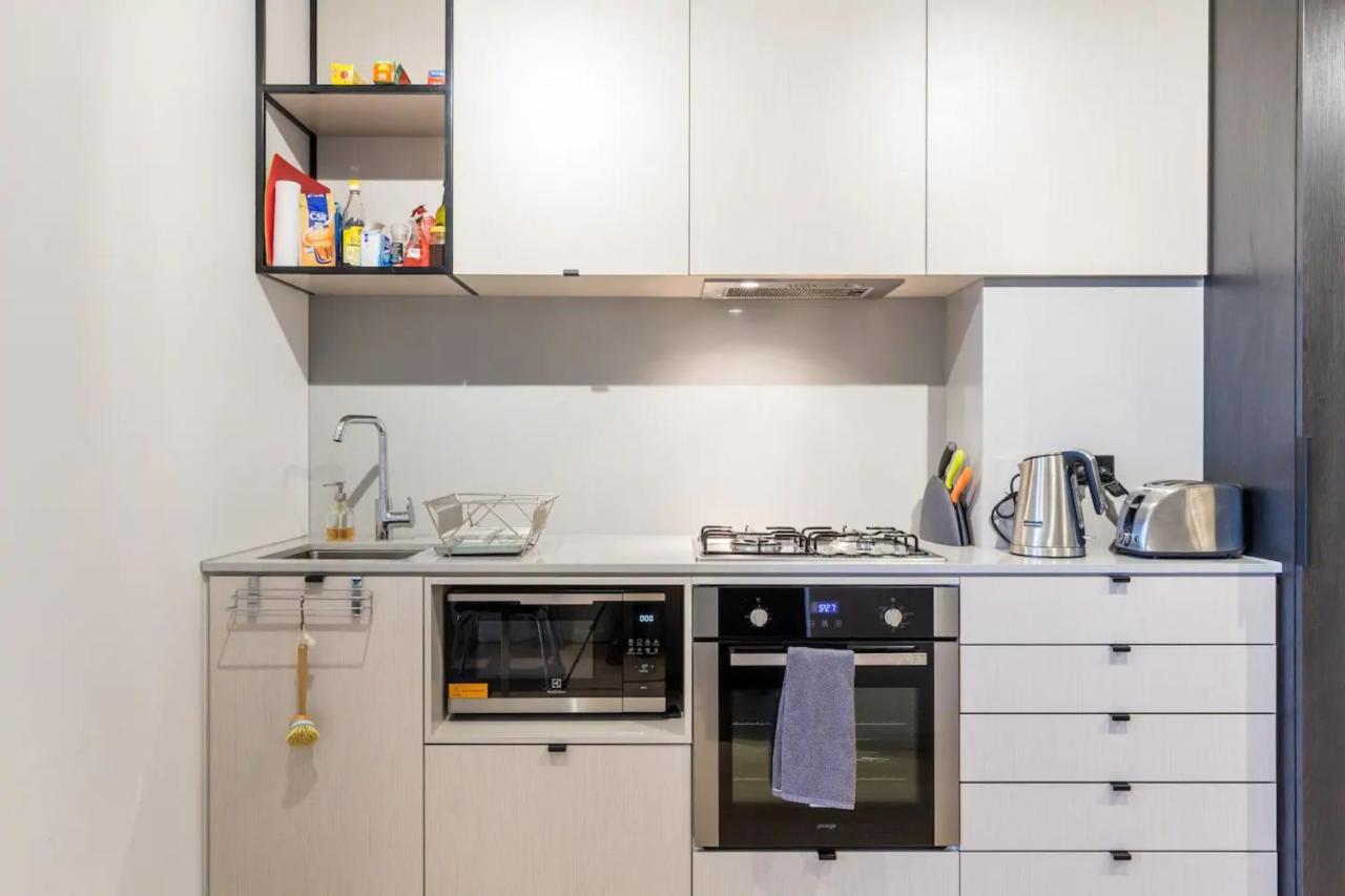 Modern 1 Bedroom In Tranquil Parklands *
