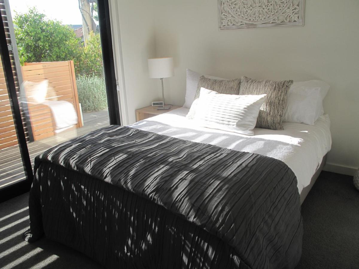 Modern 3 Bedroom Apt With Free Parking, Netflix, Wifi & Welcome Wine By Bnb Pro Apartment Melbourne