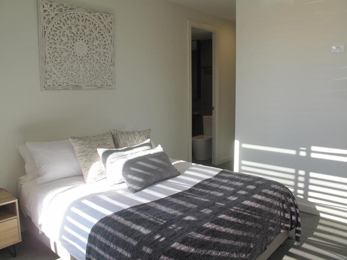 Modern 3 Bedroom Apt With Free Parking, Netflix, Wifi & Welcome Wine By Bnb Pro