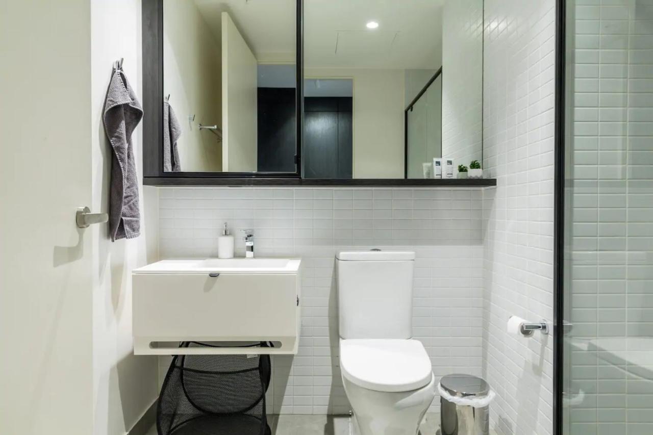 Modern 1 Bedroom In Tranquil Parklands Apartment *