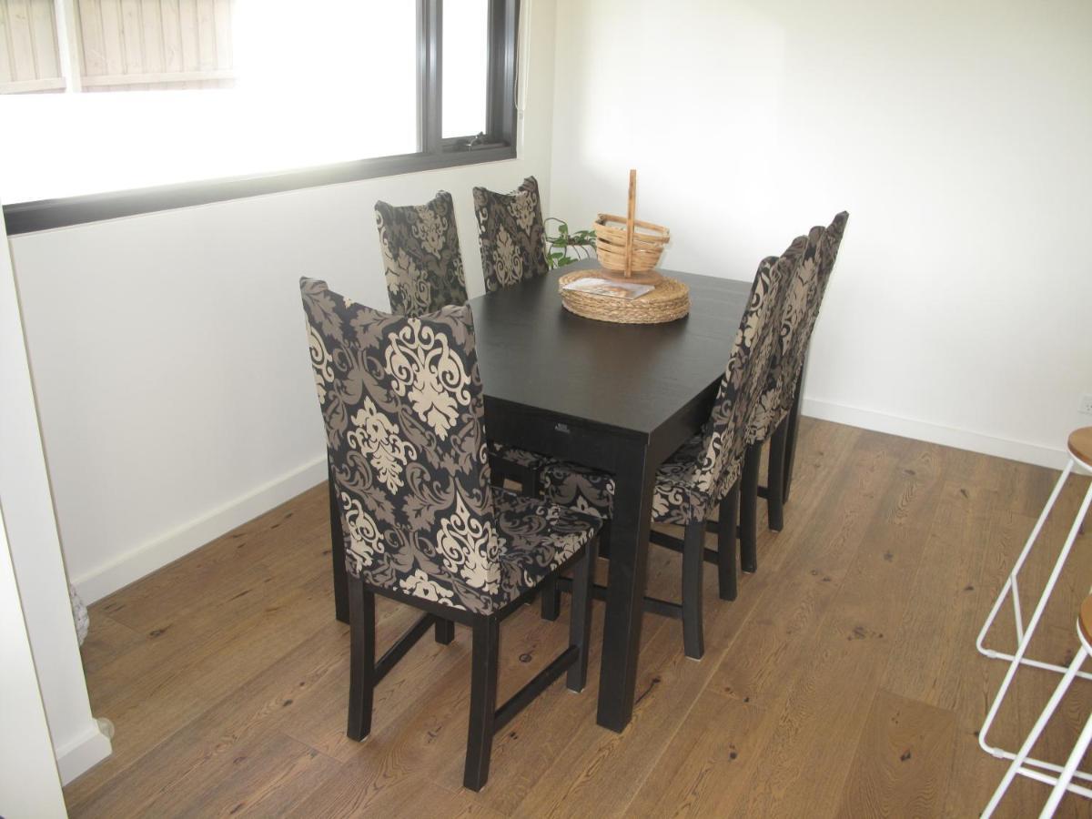 Modern 3 Bedroom Apt With Free Parking, Netflix, Wifi & Welcome Wine By Bnb Pro