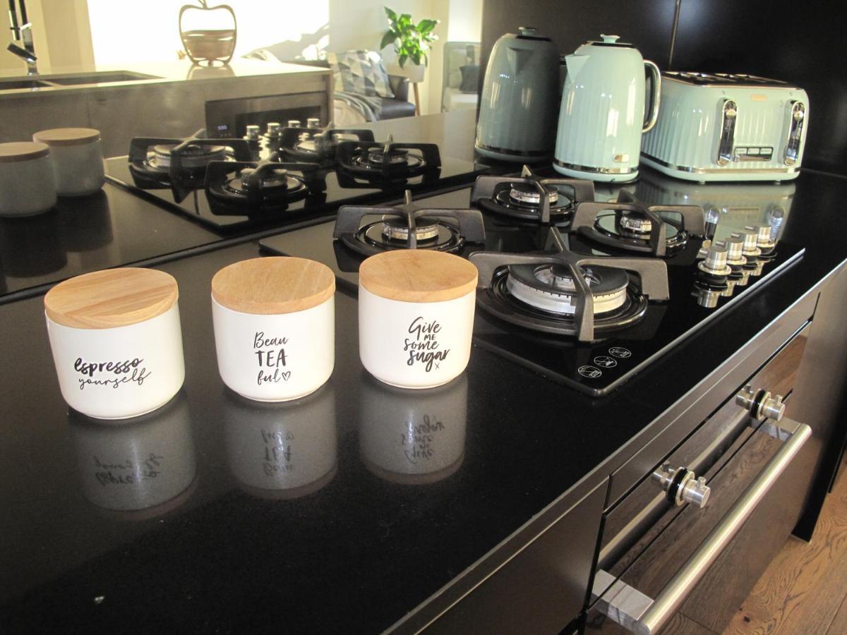 Apartment Modern 3 Bedroom Apt With Free Parking, Netflix, Wifi & Welcome Wine By Bnb Pro