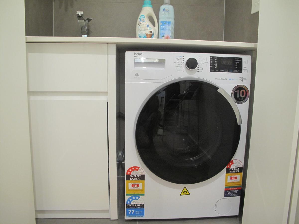 Modern 3 Bedroom Apt With Free Parking, Netflix, Wifi & Welcome Wine By Bnb Pro