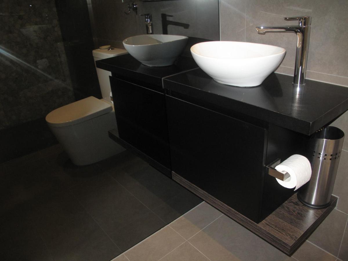 Modern 3 Bedroom Apt With Free Parking, Netflix, Wifi & Welcome Wine By Bnb Pro Melbourne