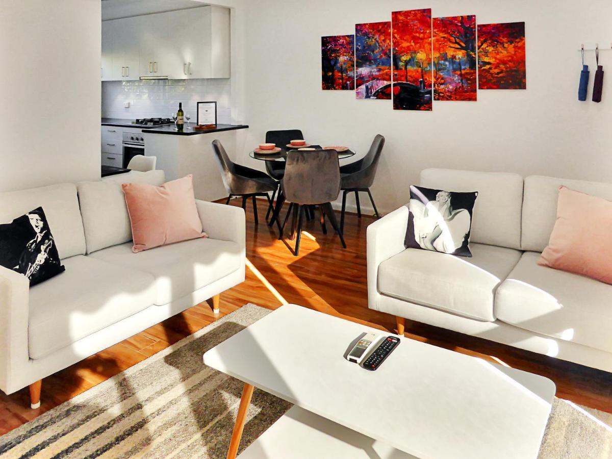 Glen Iris, Quiet Boutique 2 Bedroom Netflix, Wifi, Parking, Free Wine Melbourne