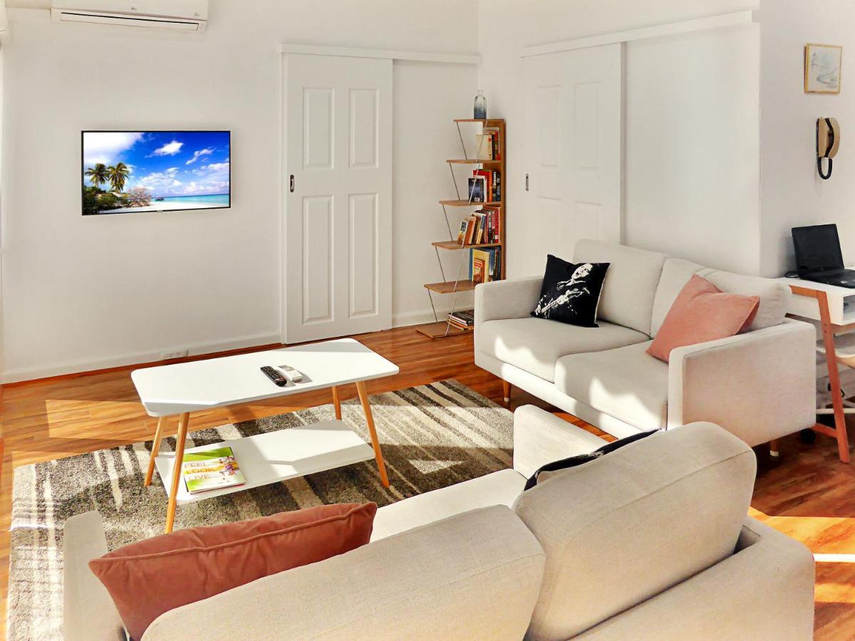 Glen Iris, Quiet Boutique 2 Bedroom Netflix, Wifi, Parking, Free Wine Apartment *