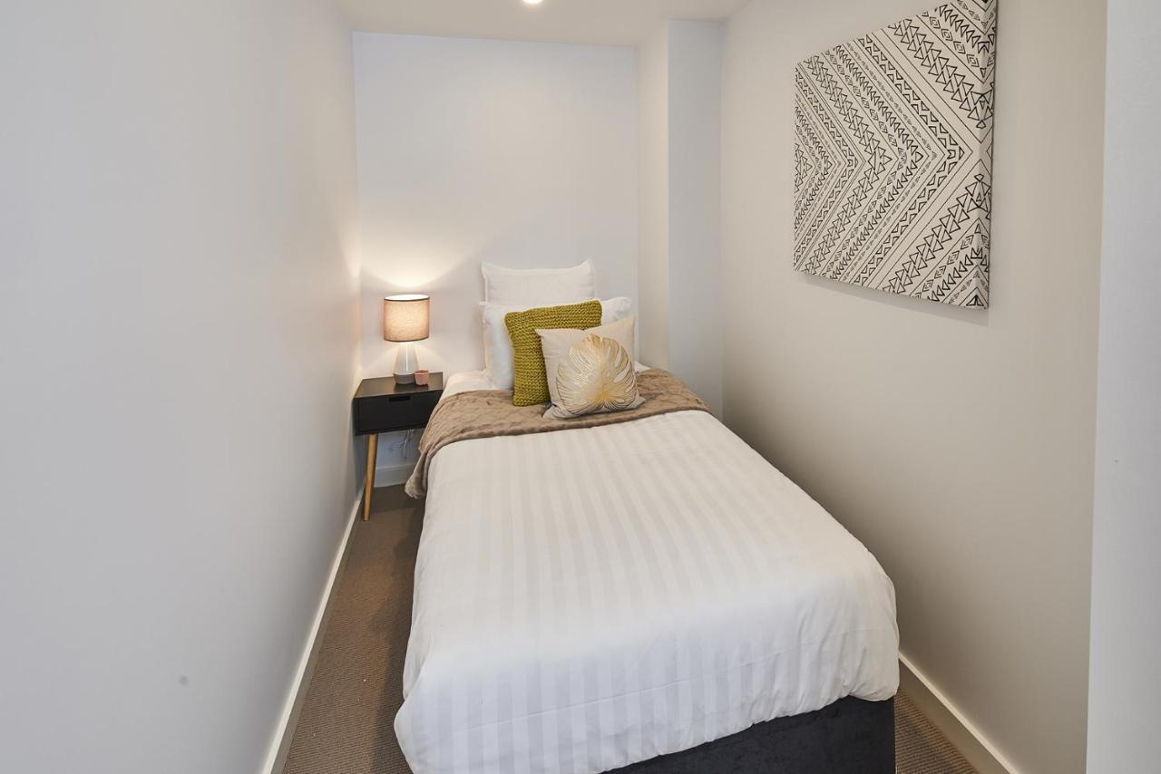 Mega Style Opus Apartment