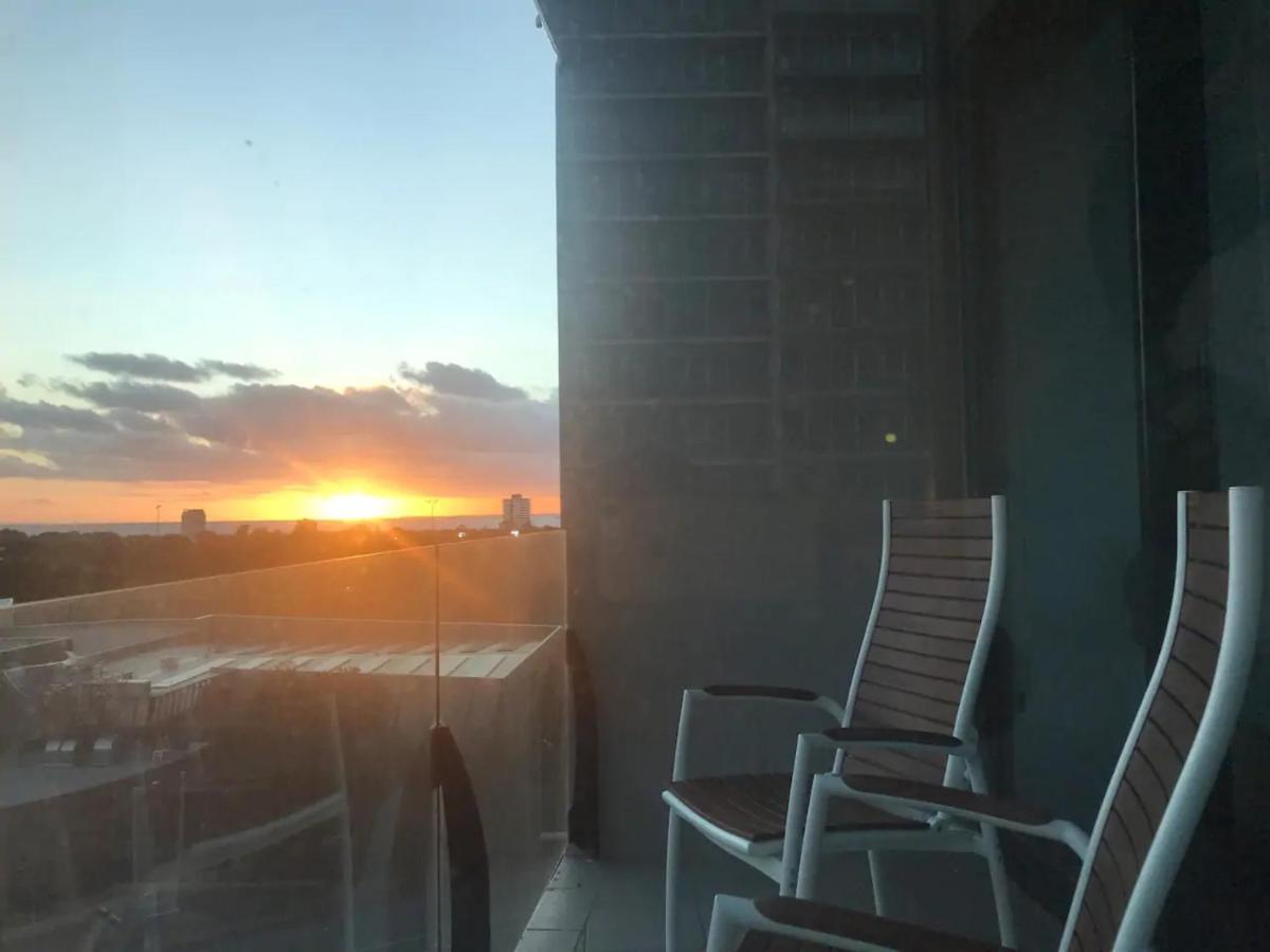 Bright 2 Bedroom With Rooftop Pool Apartment *