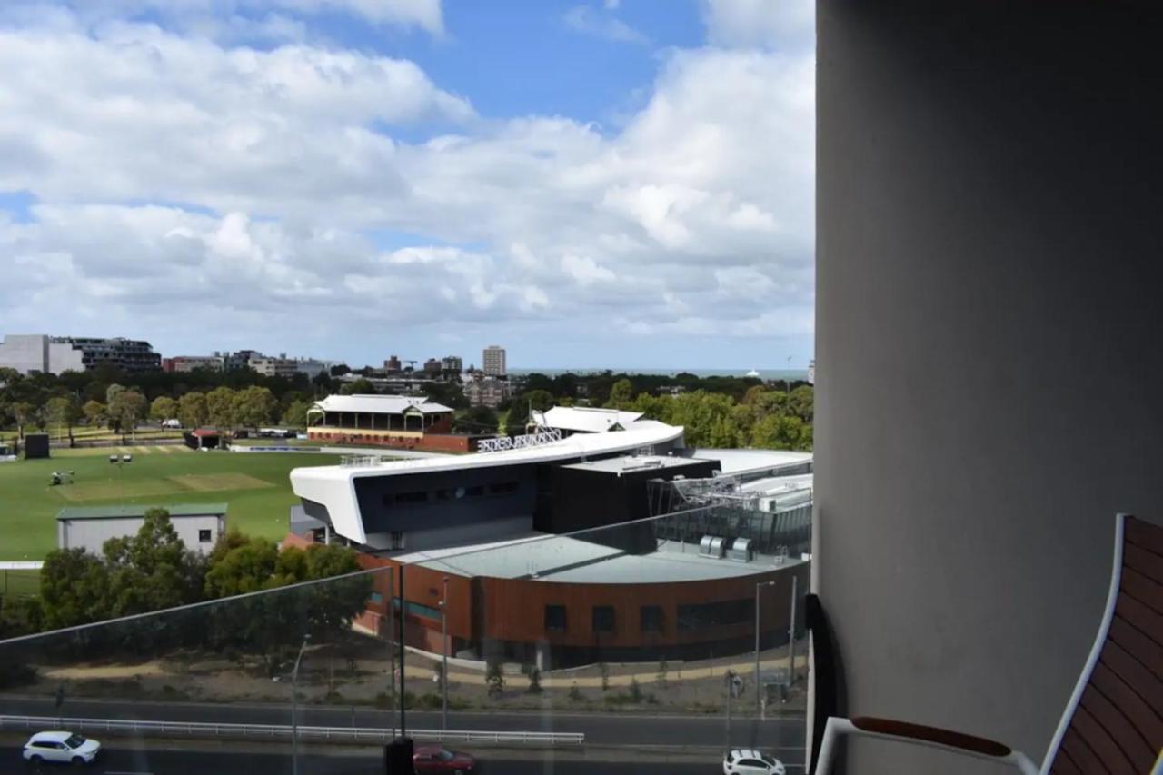 Bright 2 Bedroom With Rooftop Pool Melbourne