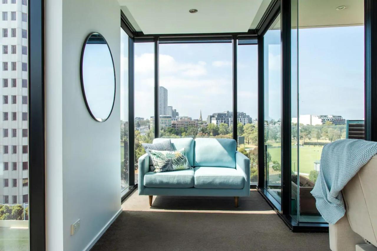 Bright 2 Bedroom With Rooftop Pool Apartment