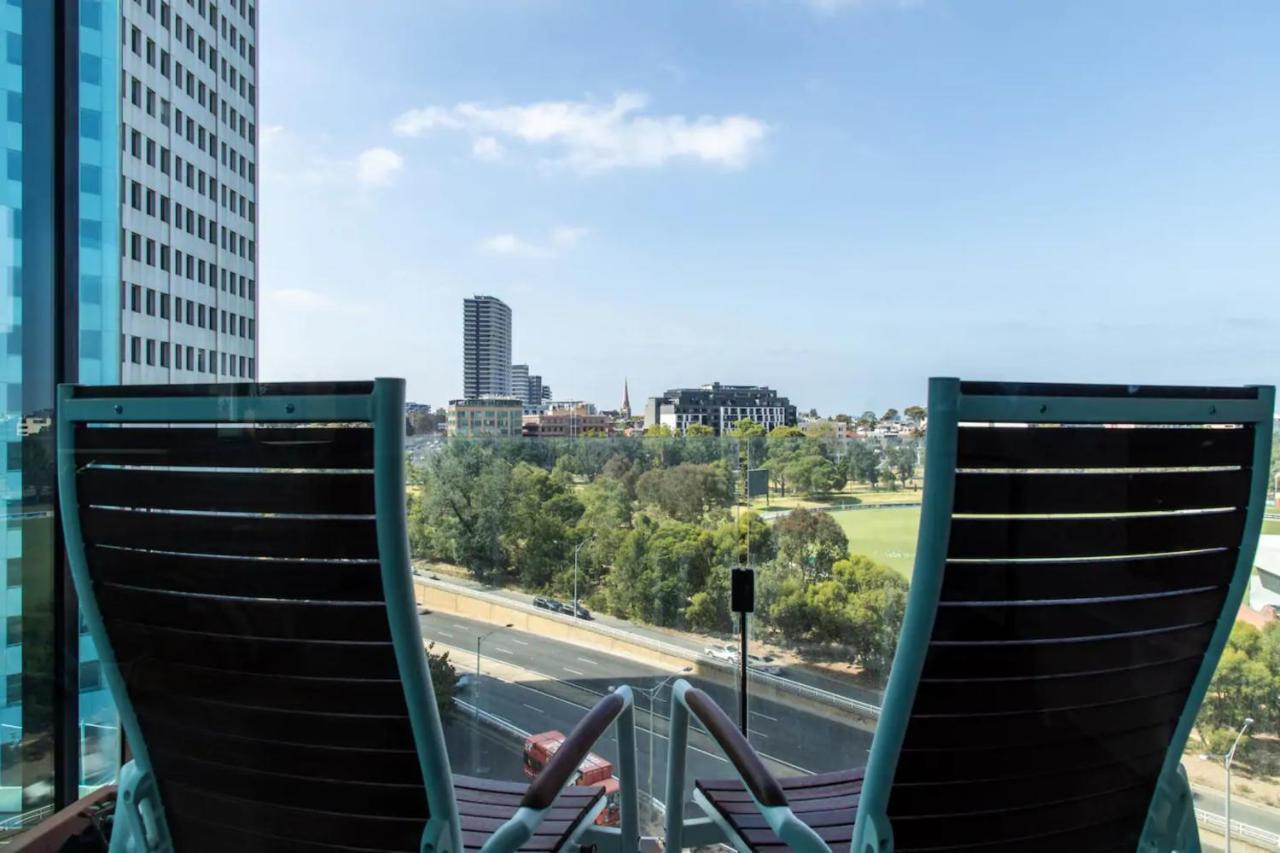 Bright 2 Bedroom With Rooftop Pool Apartment *