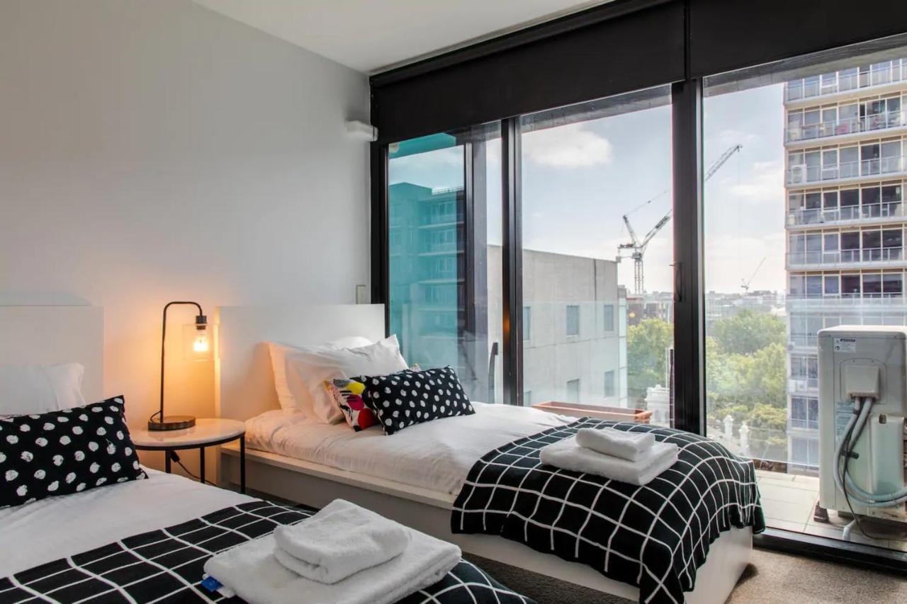 Bright 2 Bedroom With Rooftop Pool Apartment