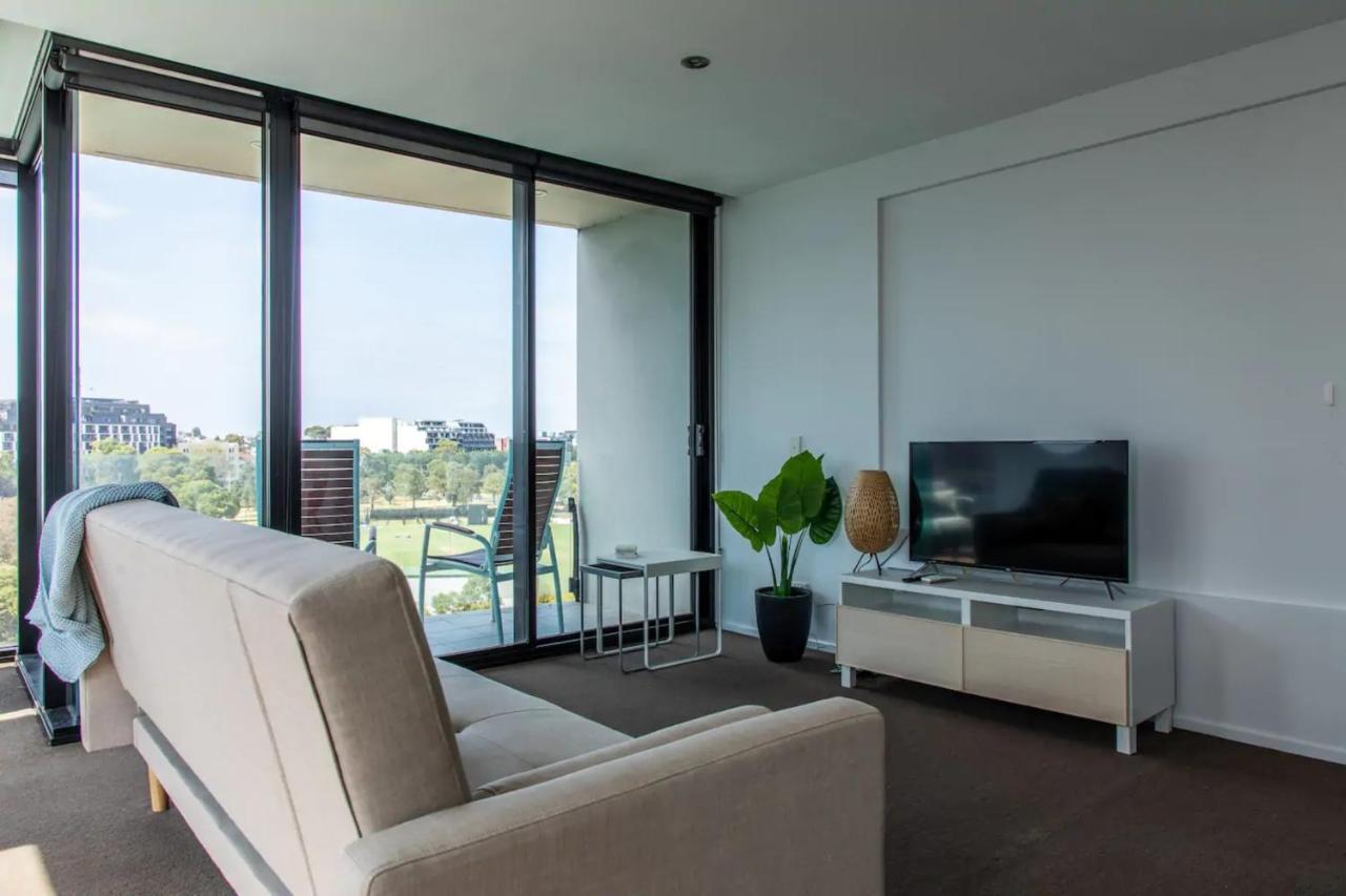 Bright 2 Bedroom With Rooftop Pool Apartment Melbourne