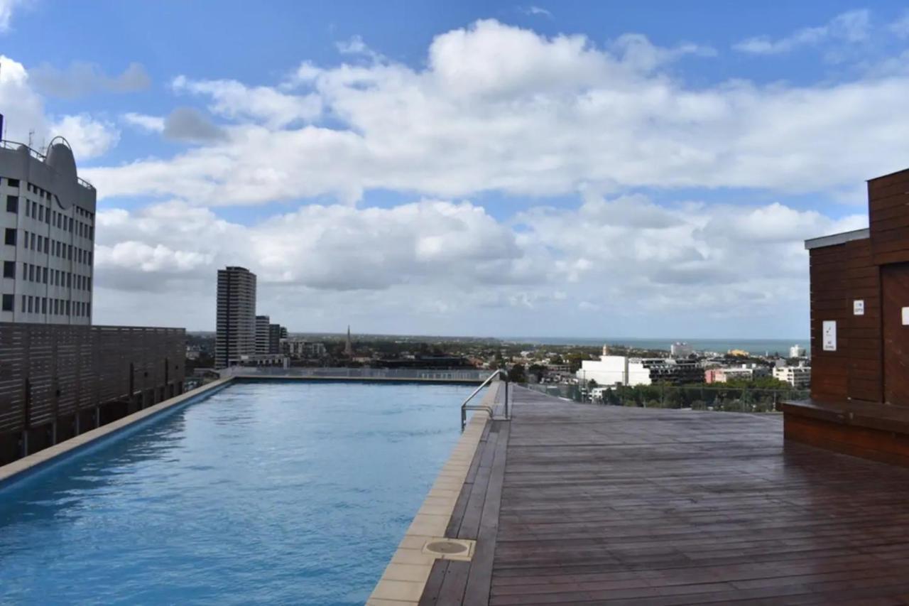Bright 2 Bedroom With Rooftop Pool * Melbourne