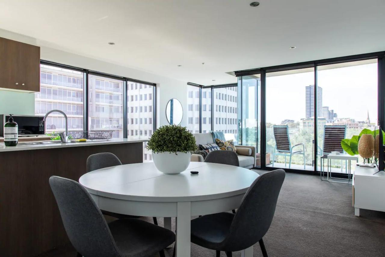 Bright 2 Bedroom With Rooftop Pool Melbourne