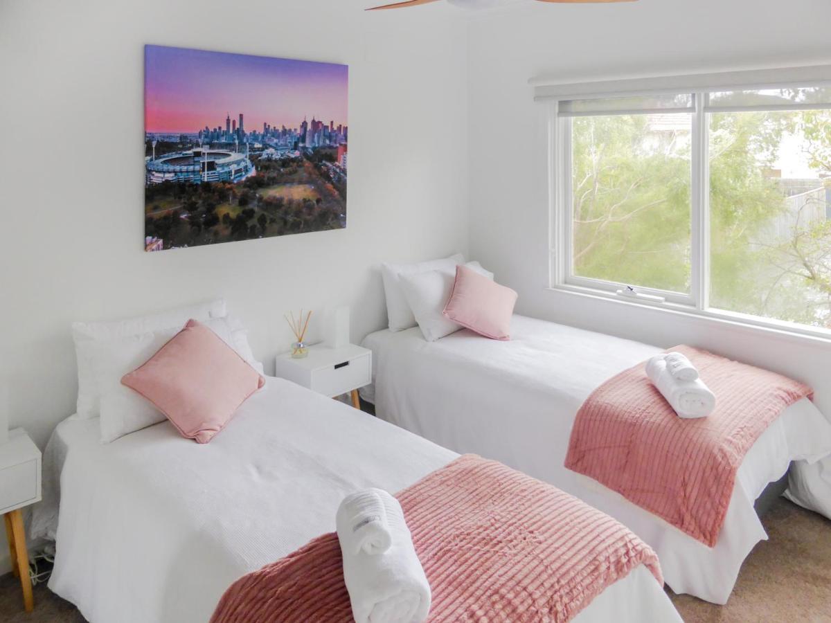 Glen Iris, Quiet Boutique 2 Bedroom Netflix, Wifi, Parking, Free Wine Melbourne