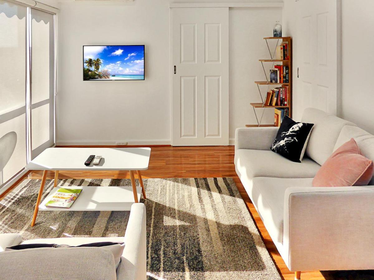 Glen Iris, Quiet Boutique 2 Bedroom Netflix, Wifi, Parking, Free Wine * Melbourne