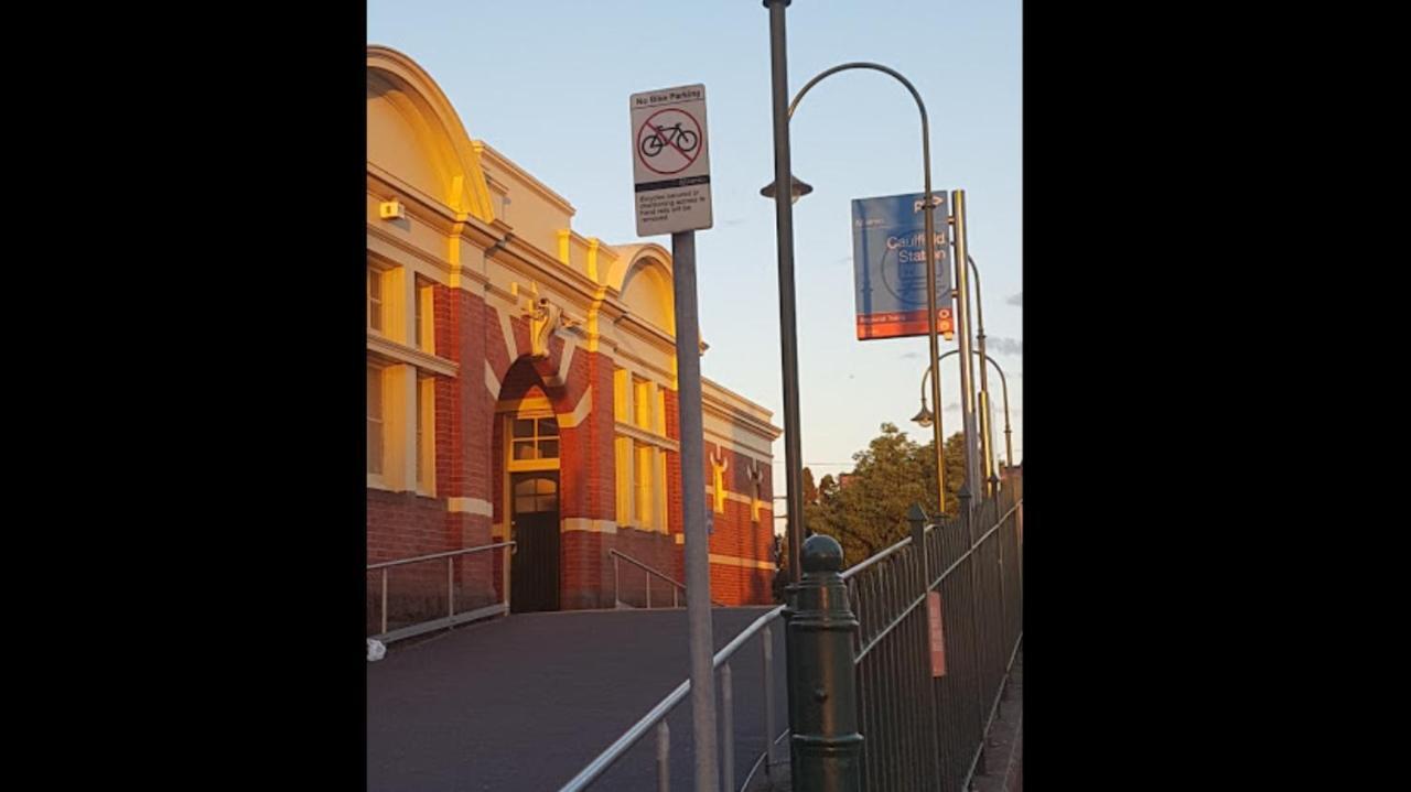 Short - Caulfield Station, Monash Uni Apartment *