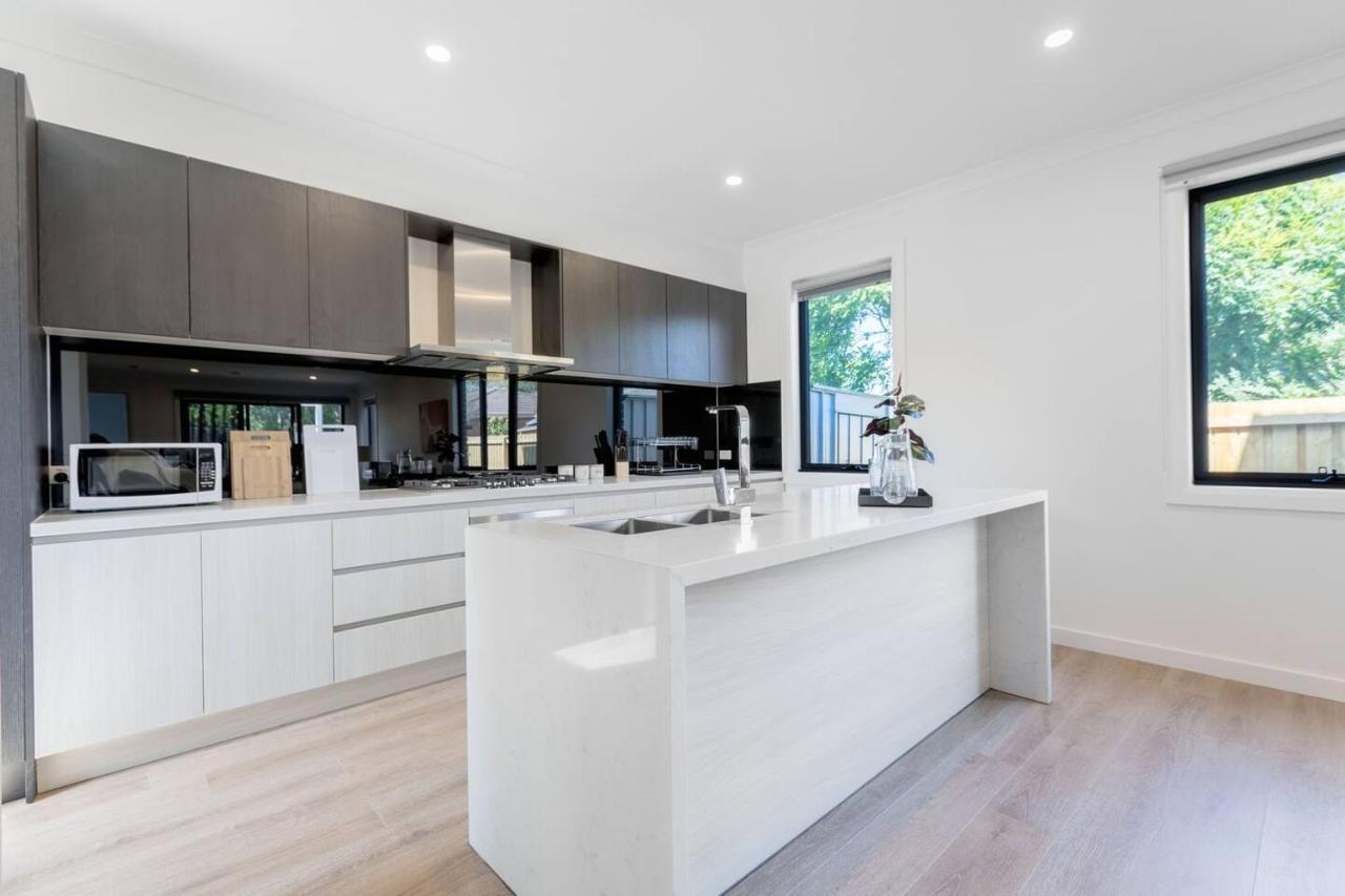 Wow Factor!luxe 4br Townhouse@glen Waverley *