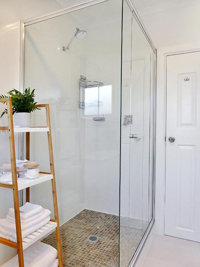 Glen Iris, Quiet Boutique 2 Bedroom Netflix, Wifi, Parking, Free Wine Apartment *