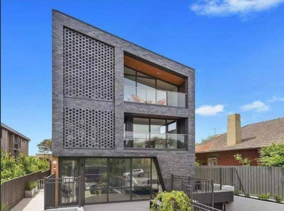 106*modern Prestige*3-storey New Establishment * Melbourne
