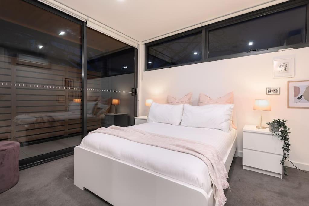 106*modern Prestige*3-storey New Establishment Melbourne