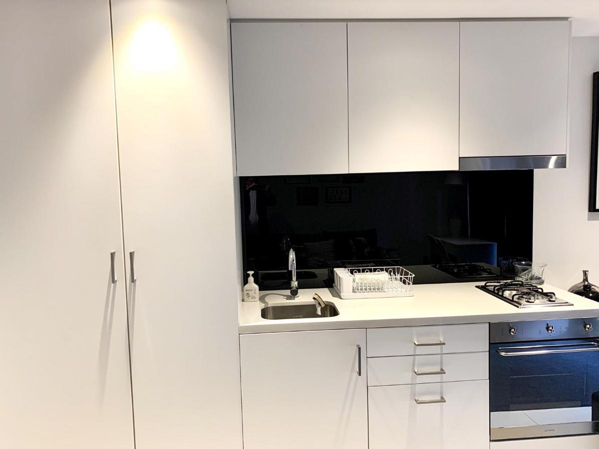 Apartment Readyset On Little Collins