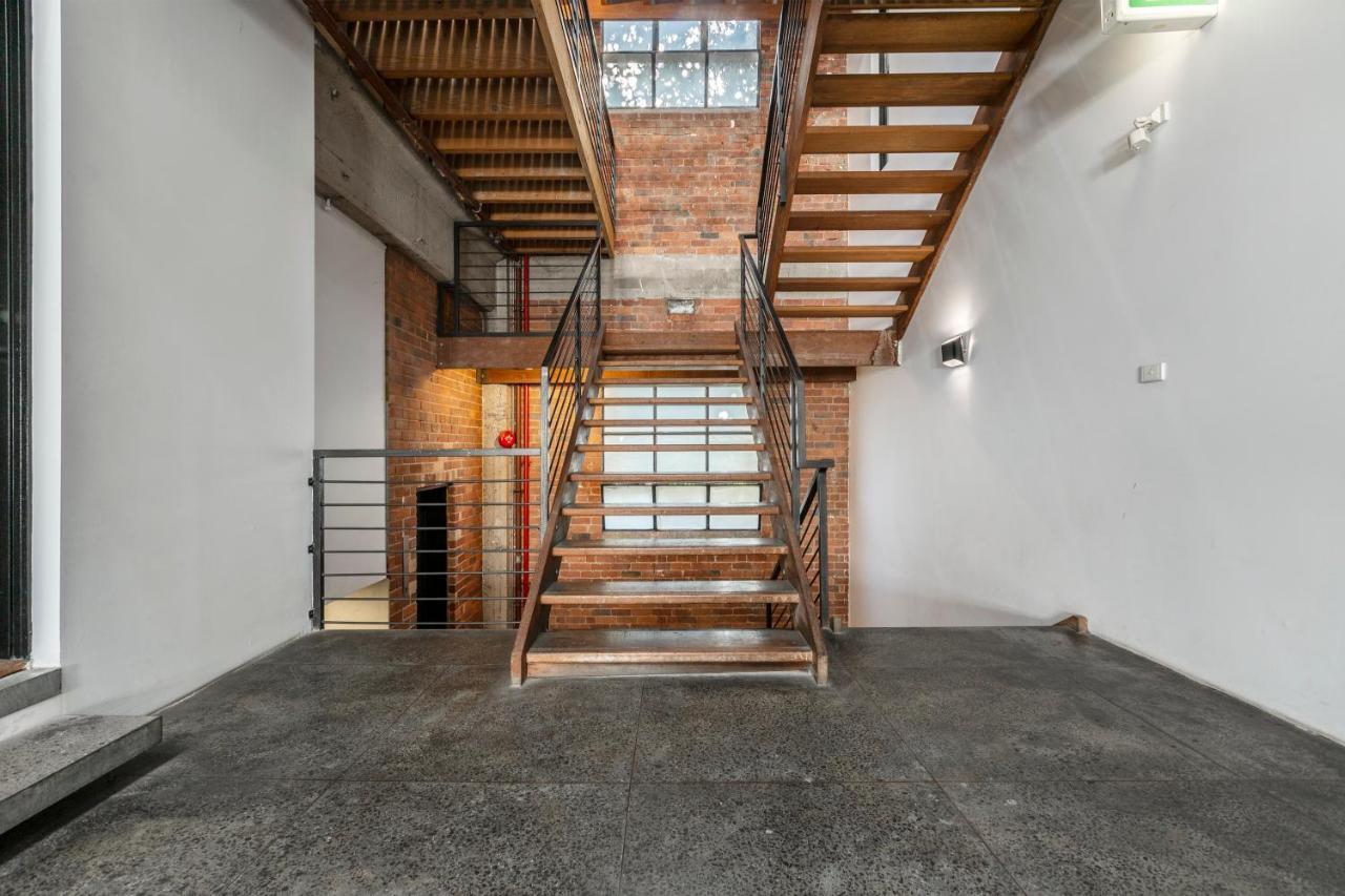 Apartment Staycentral - Fitzroy Converted Warehouse Penthouse *
